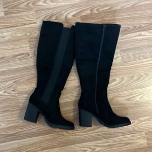 Knee length boots Wide Calf